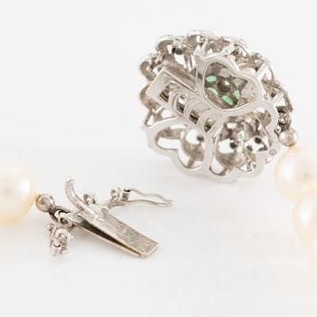 Pearl necklace, cultured pearls with a clasp in 18K white gold set with emeralds, diamonds, and pearls.