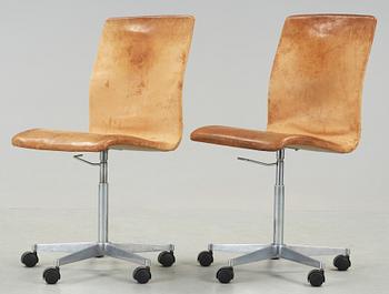 STOLAR, ett par, "Oxford", Arne Jacobsen, Fritz Hansen, Danmark, 1980-tal.
