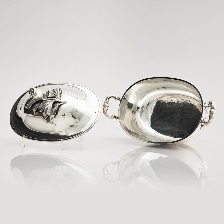 Karl Anderson, a silver tureen with lid, Stockholm 1943.