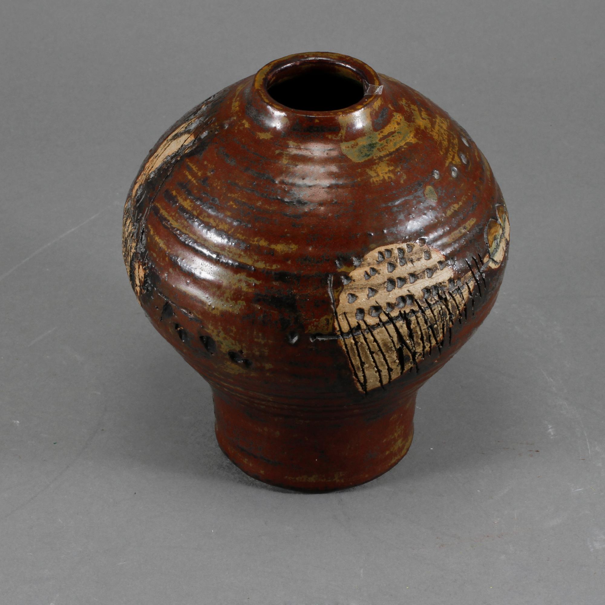 VAS, stengods, Lisa Larson, Gustavsbergs studio, 1900-talets andra hälft.