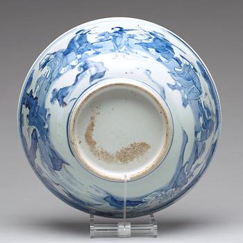 A large blue and white bowl, Transition, 17th century.