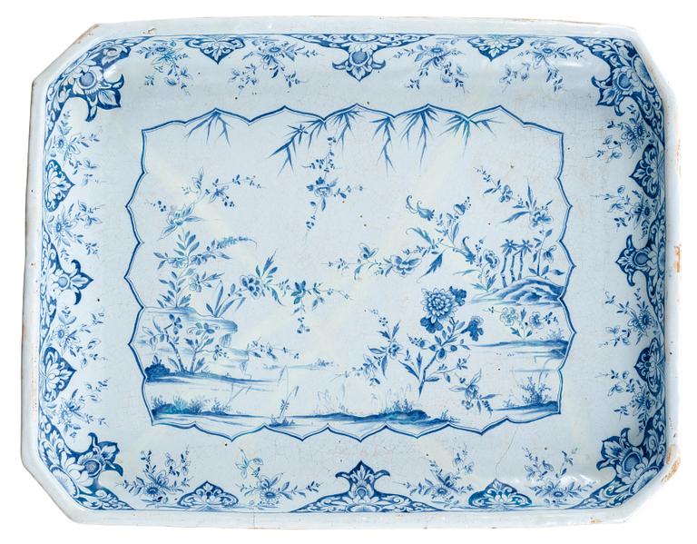 TEBORD med fajansbricka från Rörstrand 1745.