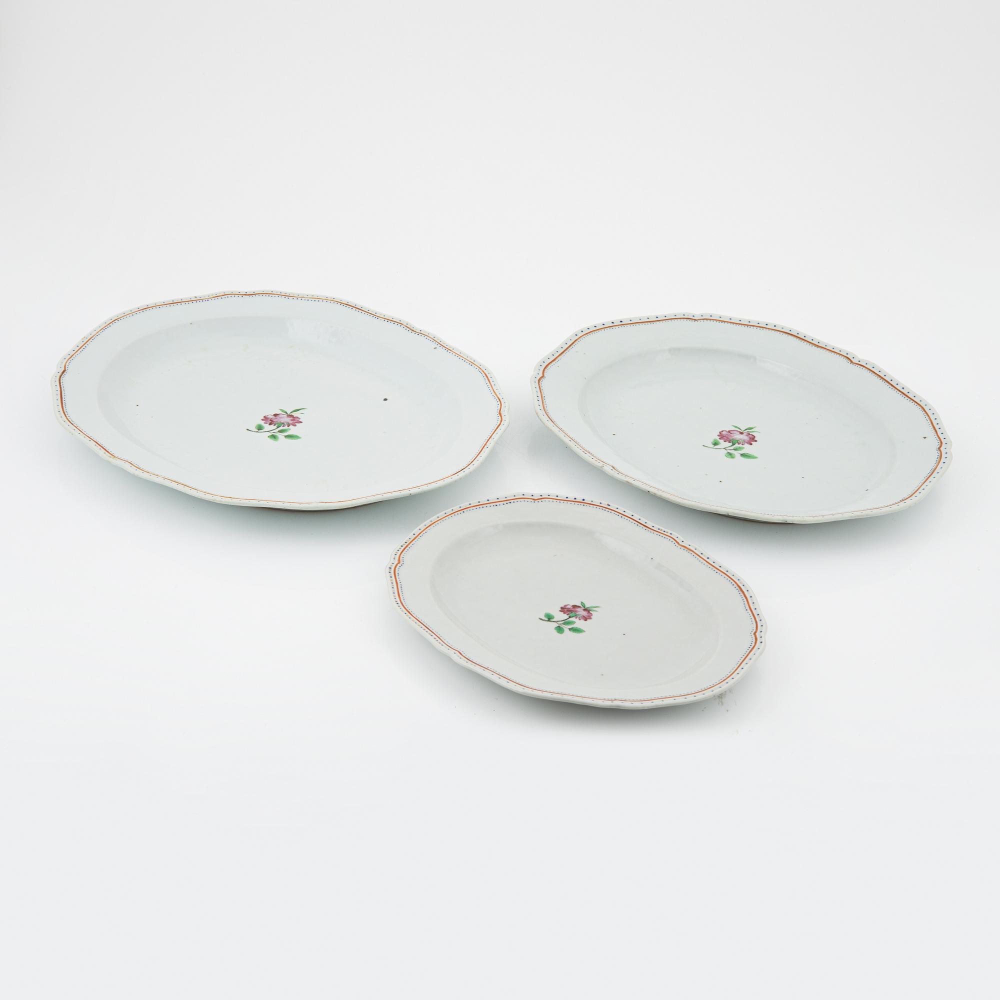 A Chinese Export dinner service, Qing dynasty, Qianlong (1736-95). (51 pieces).