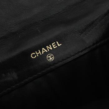 Chanel, wallet.