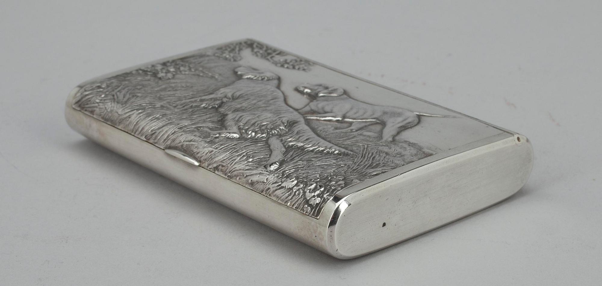 CIGARETTETUI, silver, Moskva 1899-1908. Vikt 250,5 g.