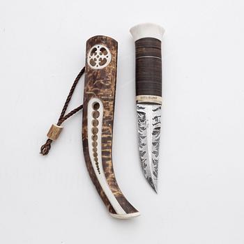 A reindeer horn and birch knife by Bertil Fällman, signed and dated 2010.