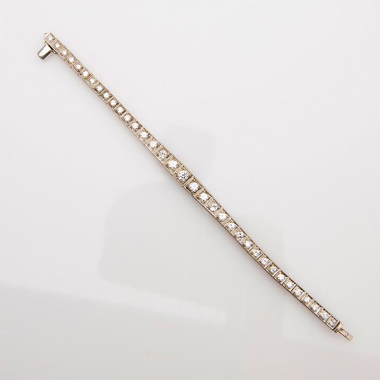 Bracelet, 18k white gold with brilliant-cut diamonds.