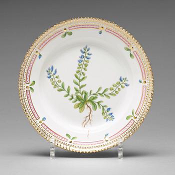 378. A set of 7 Royal Copenhagen "Flora Dancia" dishes, Denmark, 20th Century.