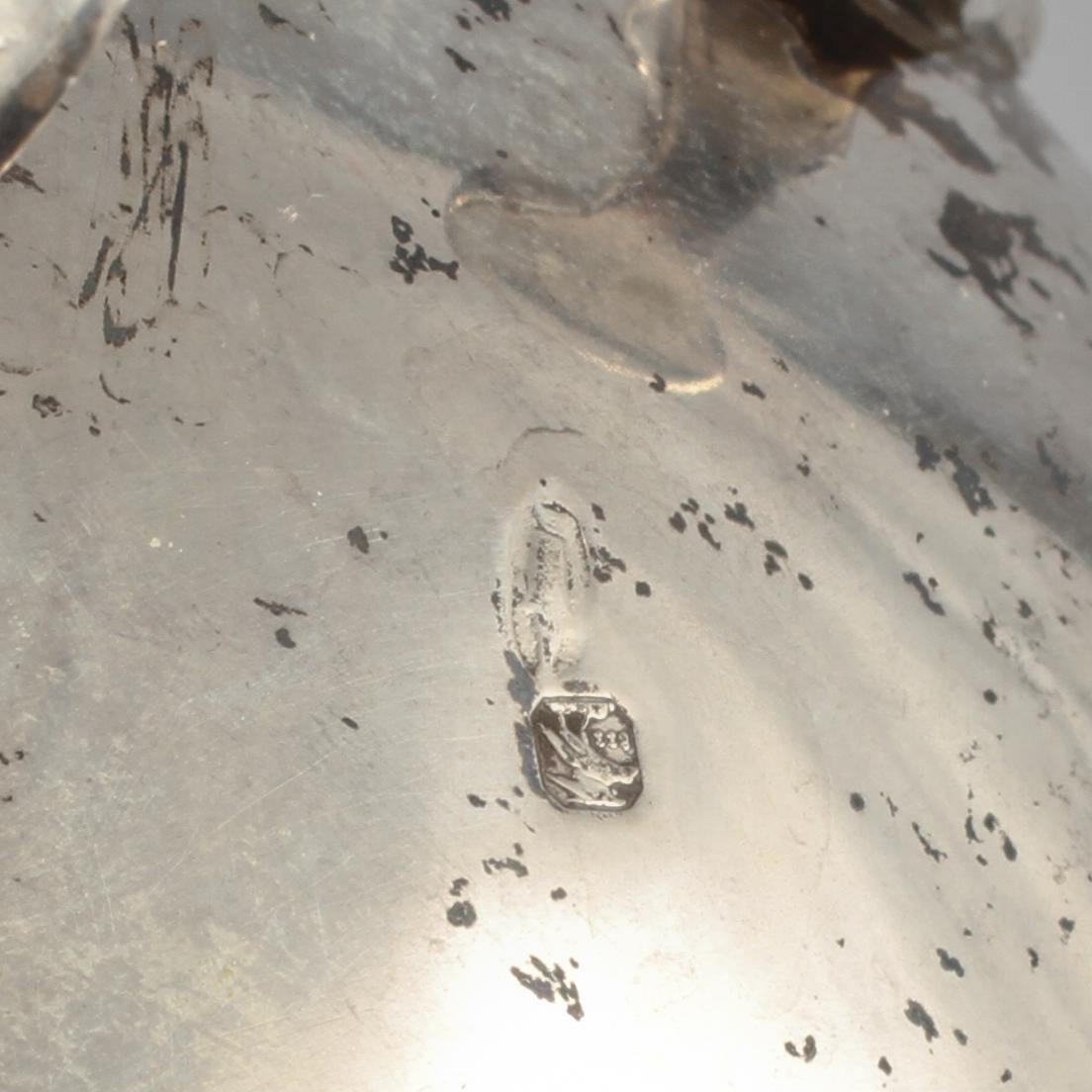 SKÅL, VAS samt LOCKURNA, silver, utländska stämplar, 1900-tal, vikt exklusive urna 545 g.