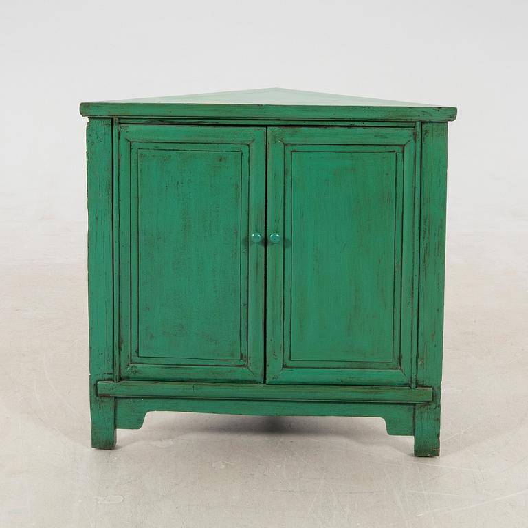 Corner cabinet, China Blue Lotus, late 20th/early 21st century.