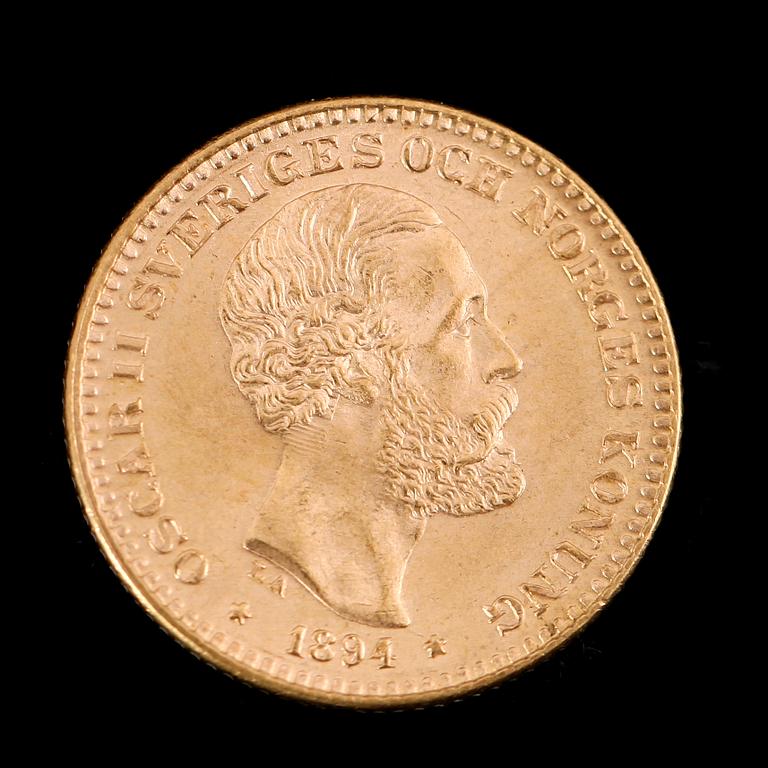 GULDMYNT, 10 kronor, Oscar II, 1894.  Vikt ca 5 gram.