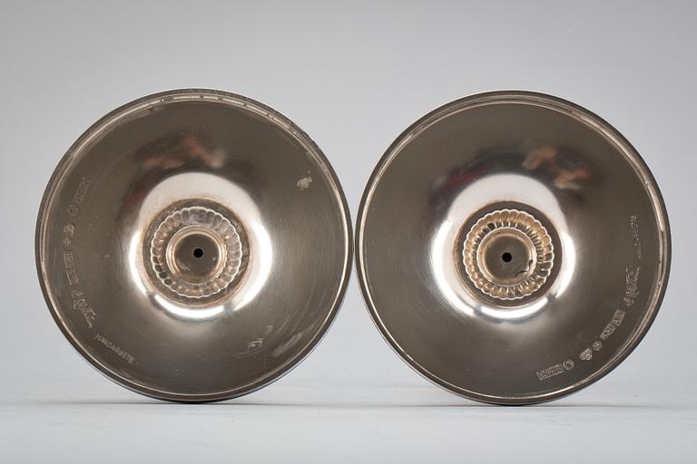 LJUSSTAKAR, ett par. Silver, Eric Råström, för C.G Råström, Stockholm, 1975. Tot vikt ca 360 g.