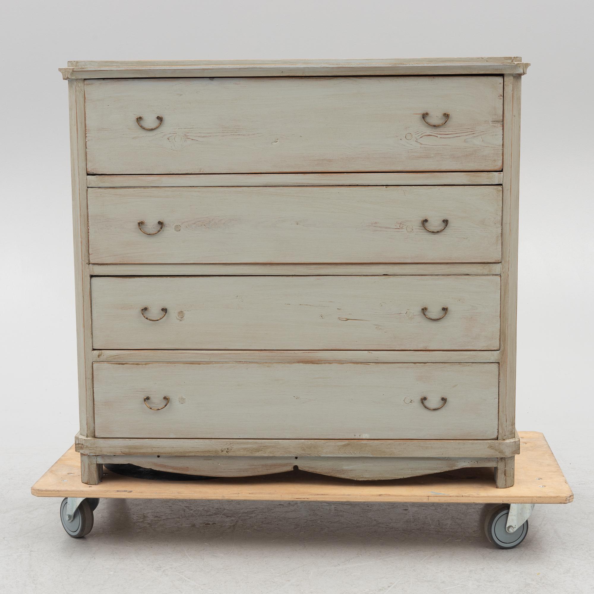 Chest of drawers, 19th century.