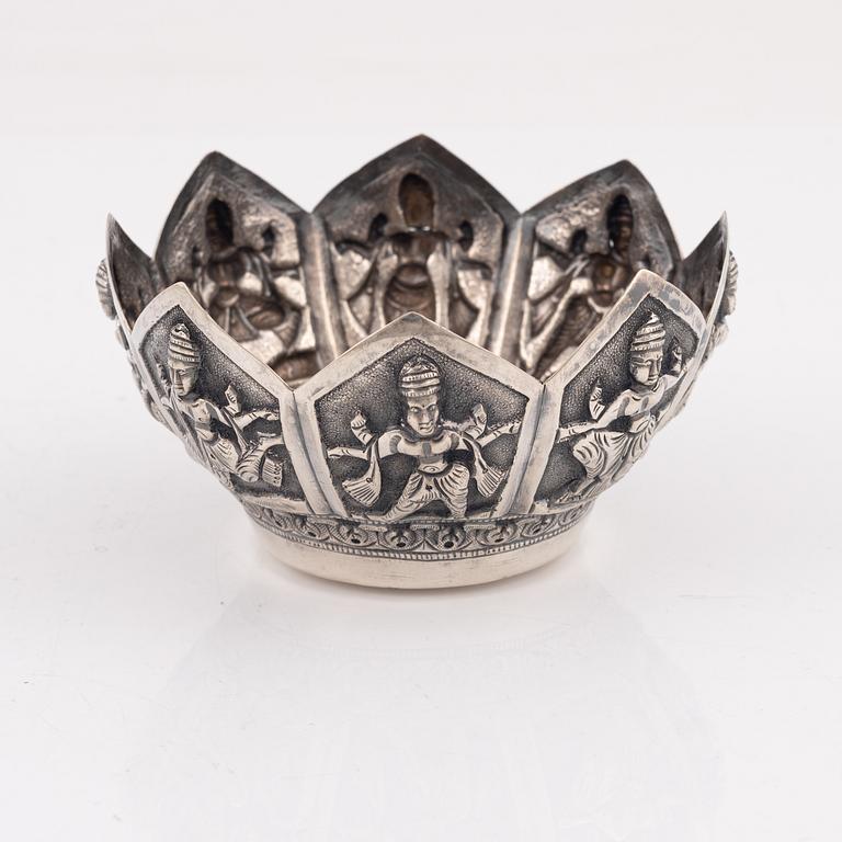 Bowl, silver, probably South America, 20th Century.