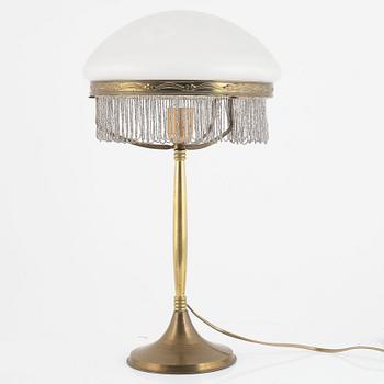A table lamp, early 20th Century.