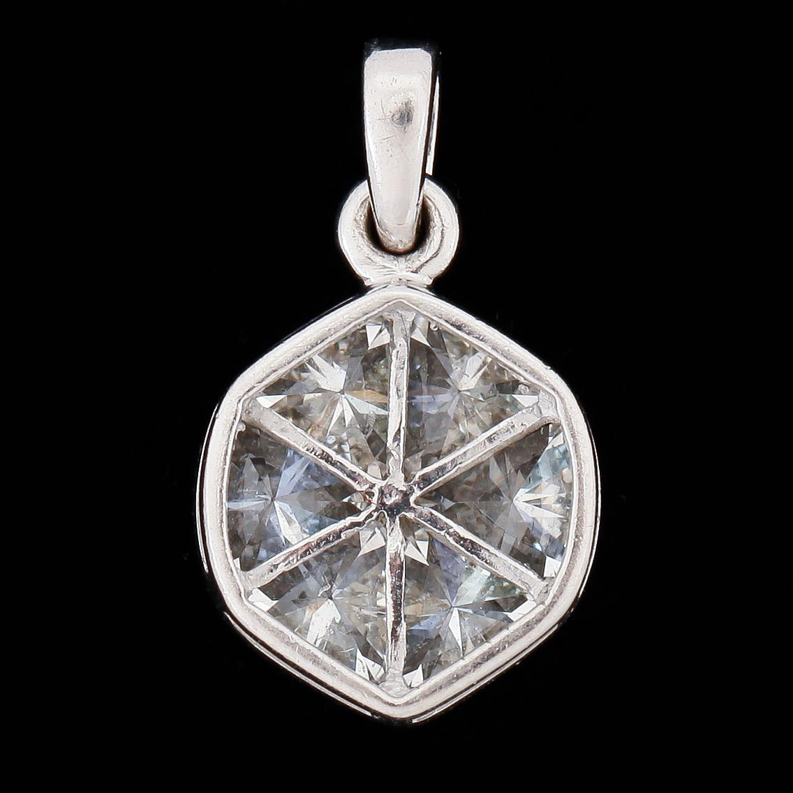 HÄNGE, 18k vitguld med 6 trillion slipade diamanter tot ca1,86ct. 2000-tal. Vikt ca 1,2g.