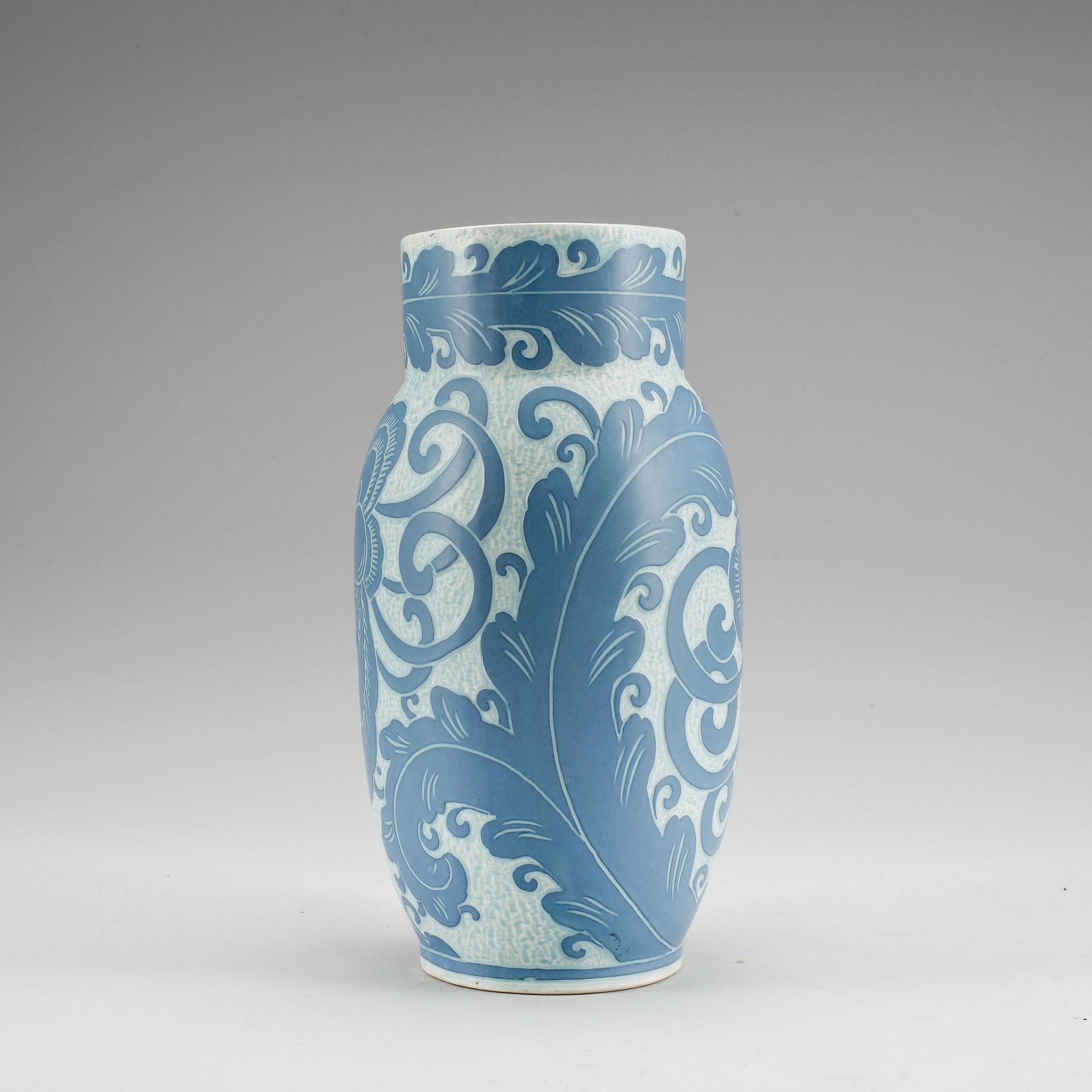 VAS. Stengods. Sgraffitto, Josef Ekberg Gustavsberg, signerad 1918.