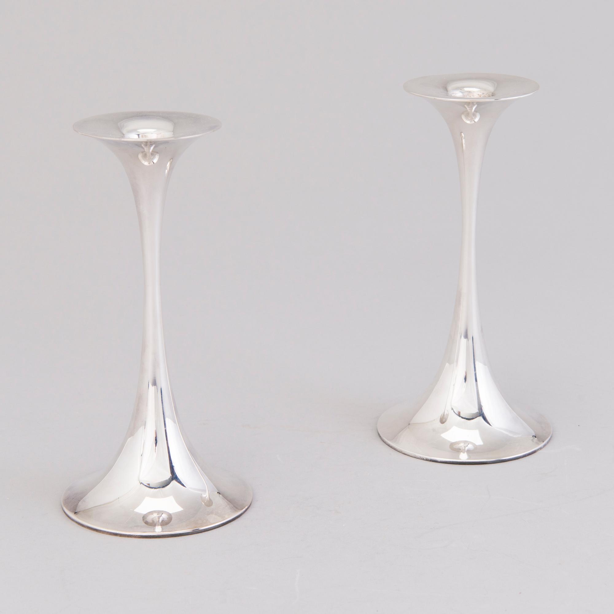 TAPIO WIRKKALA, LJUSSTAKAR, ett par, silver, "Trumpetti", stämpelsignerade TW, Kultakeskus, Tavastehus 1983 och 1986.