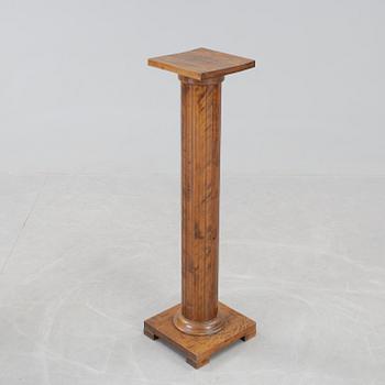 KOLONN, Karl Johan-stil, 1900-talets början.