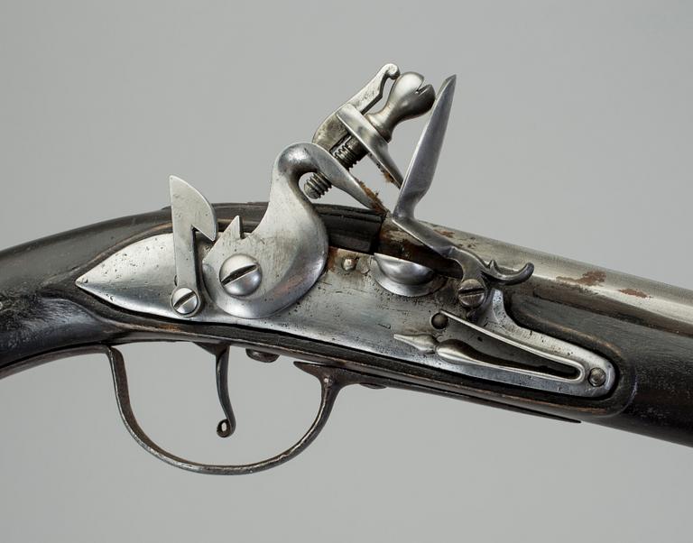 FLINTLÅSPISTOL, 1700-talets slut.