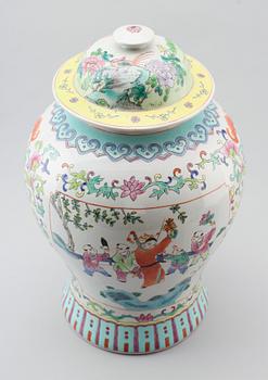 LOCKURNA, porslin, Kina, 1900-/2000-tal.