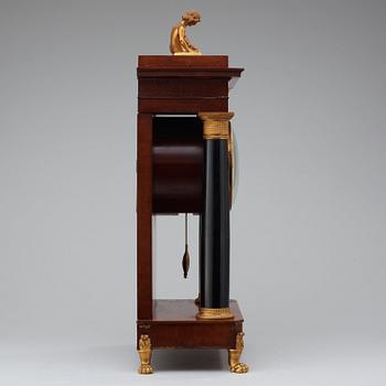 BORDSPENDYL. Danmark, 1800-talets första hälft. Empire.