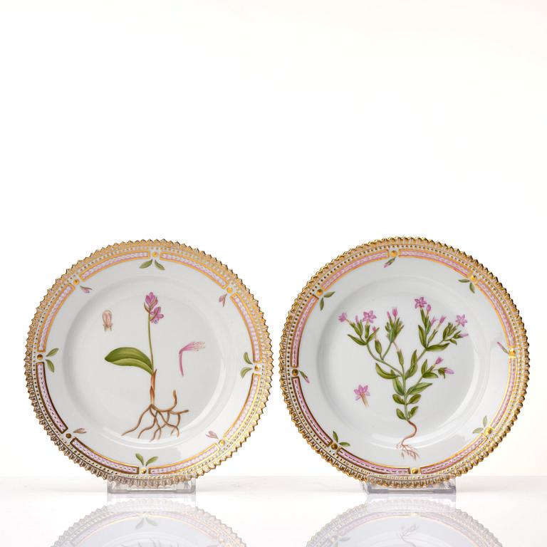 A set of 12 Royal Copenhagen 'Flora Danica' dishes, Denmark, 20th Century.