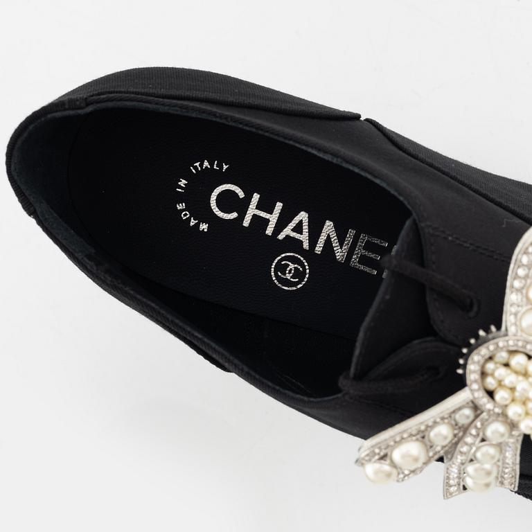 Chanel, a pair of pearl and strass bow pumps, size 37.