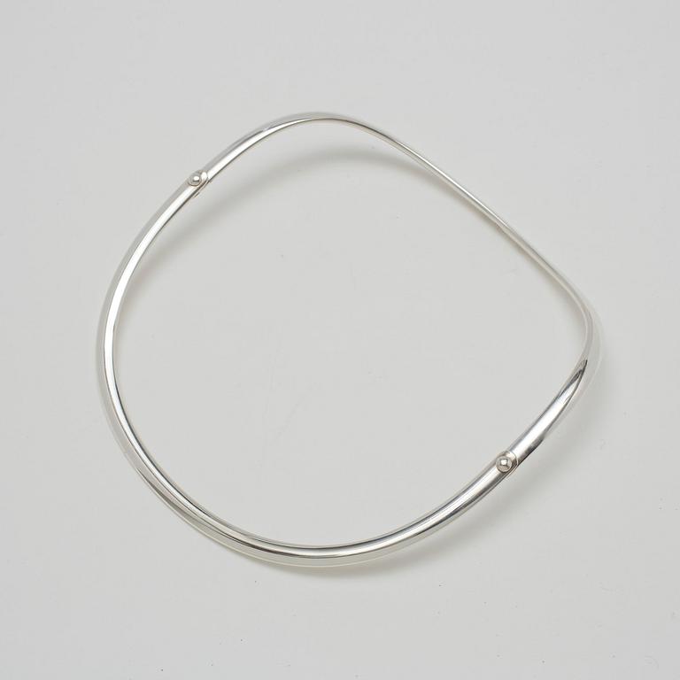 Vivianna Torun Bülow-Hübe, a sterling set of a necklace, a bangle and a ring, by Georg Jensen, Copenhagen.