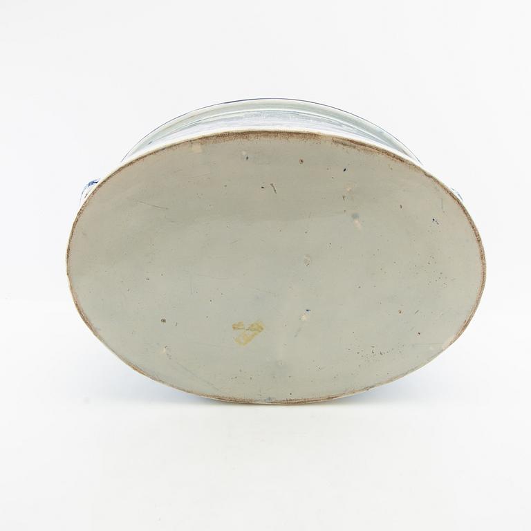 Jardinière England early 20th century porcelain.