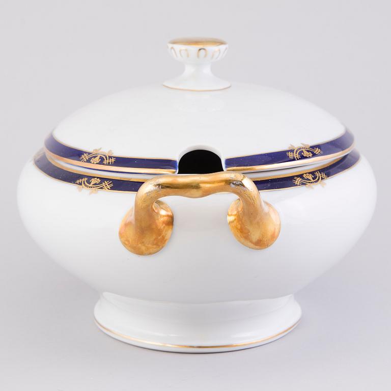 A 70-pcs set of dinnerware and for coffee, Arabia Finland 1932-1949.