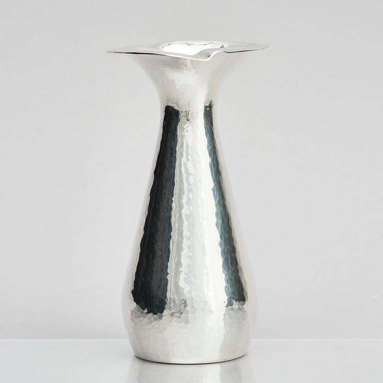a sterling silver vase, Stockholm 1978.
