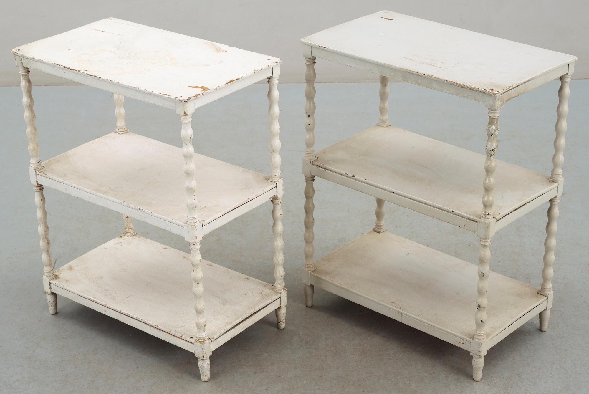 ETAGERER, ett par, 1800-tal.