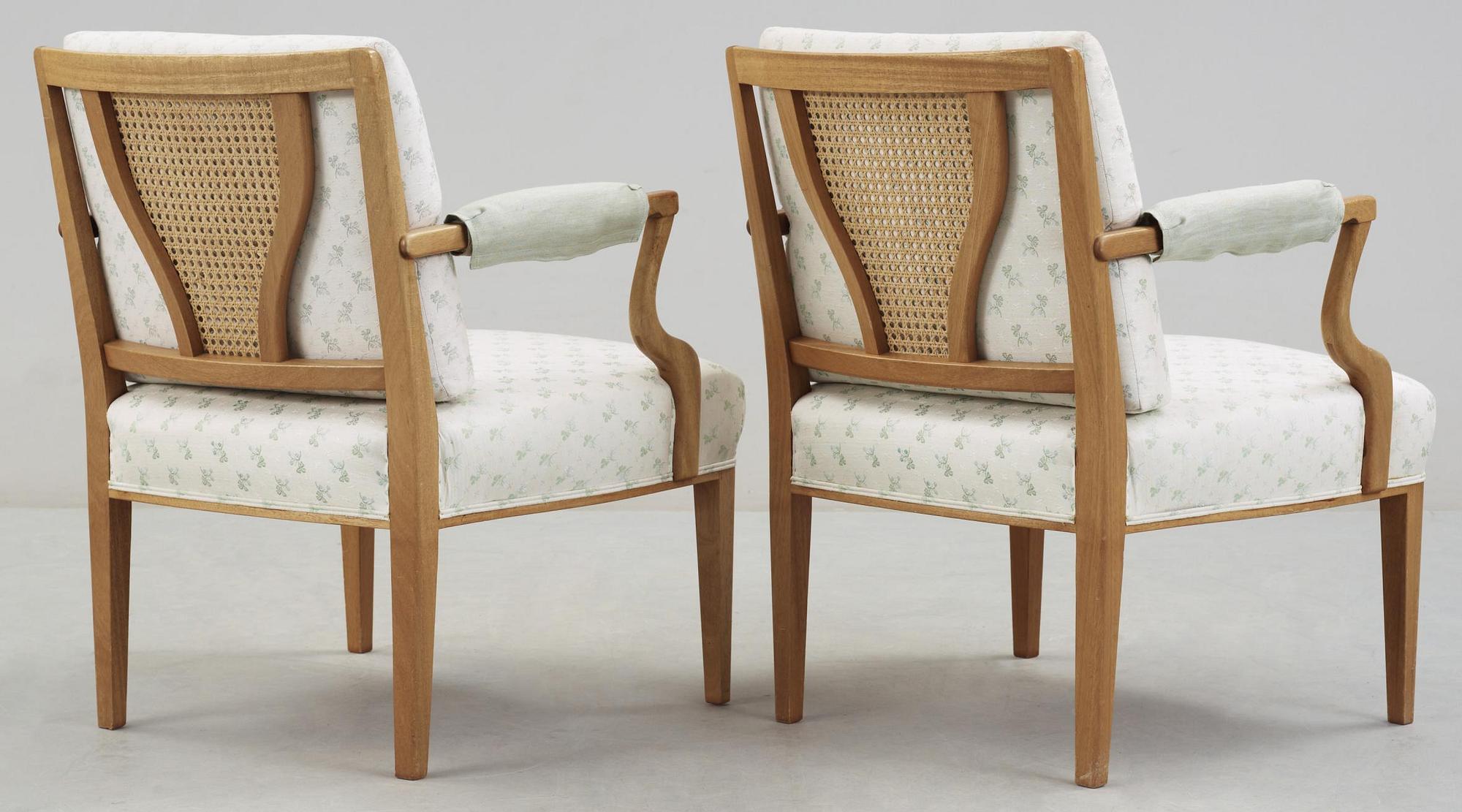 KARMSTOLAR, ett par, modell 969, Josef Frank, Firma Svenskt Tenn.