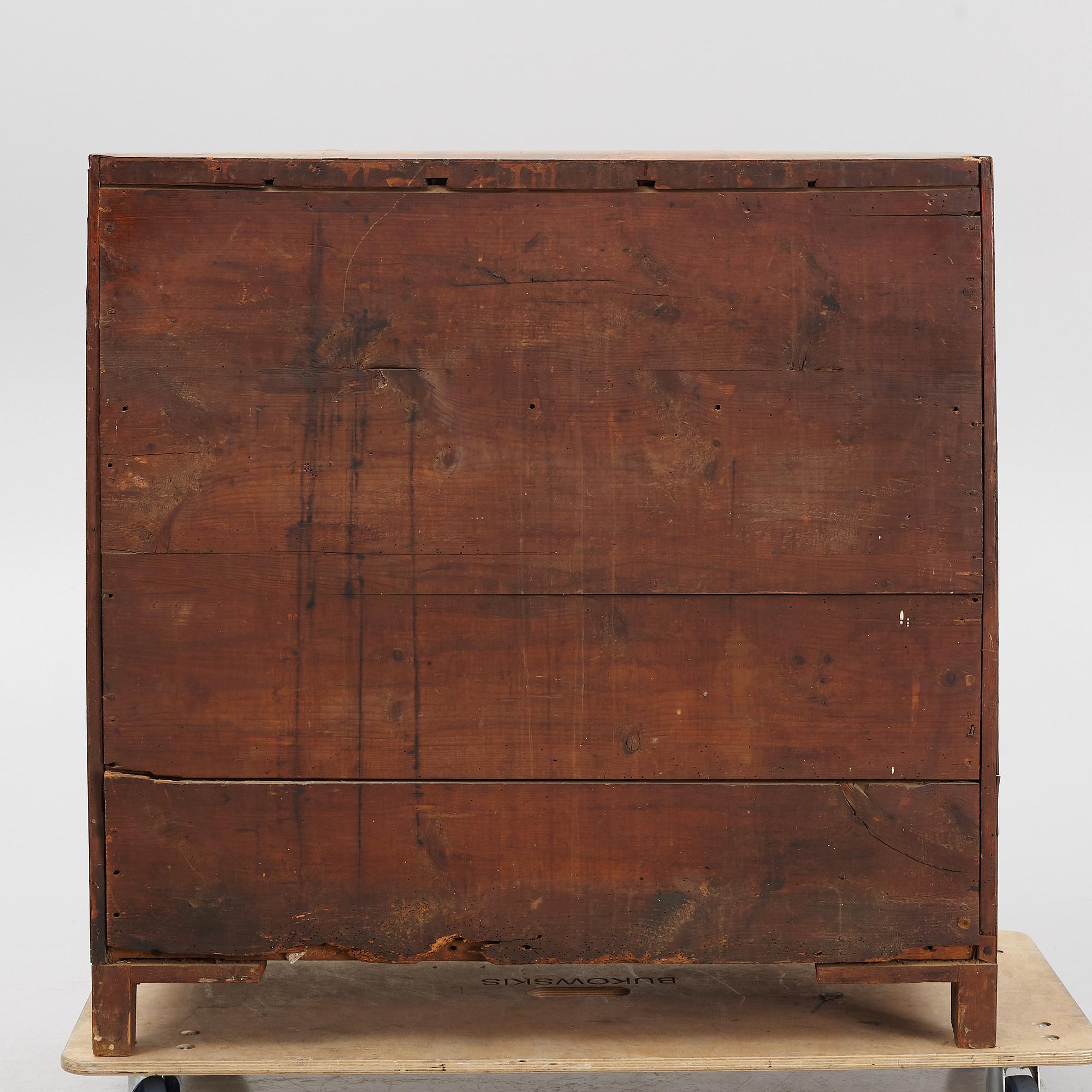 A Gustavian elm-veneered secretaire, late 18th century.