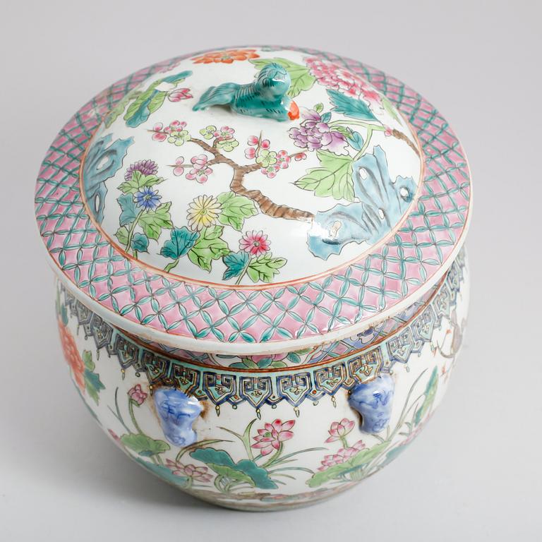 LOCKURNA, porslin, Kina, 1900-tal.