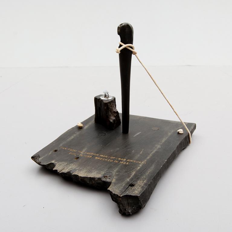 PLANKA samt CIGARETTÄNDARE från skeppet Riksvasa.