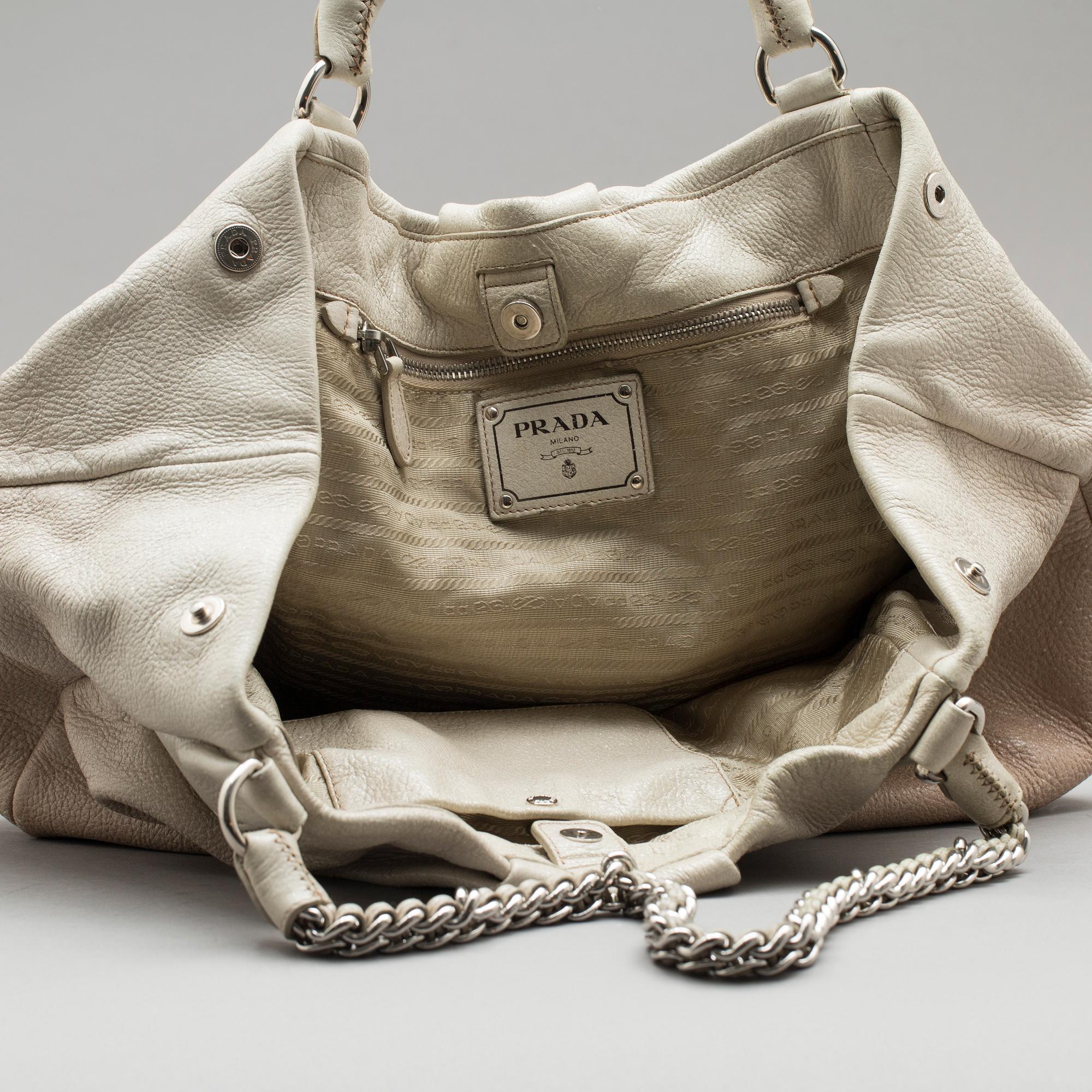 VÄSKA, "Cervo Lux Chain", Prada.