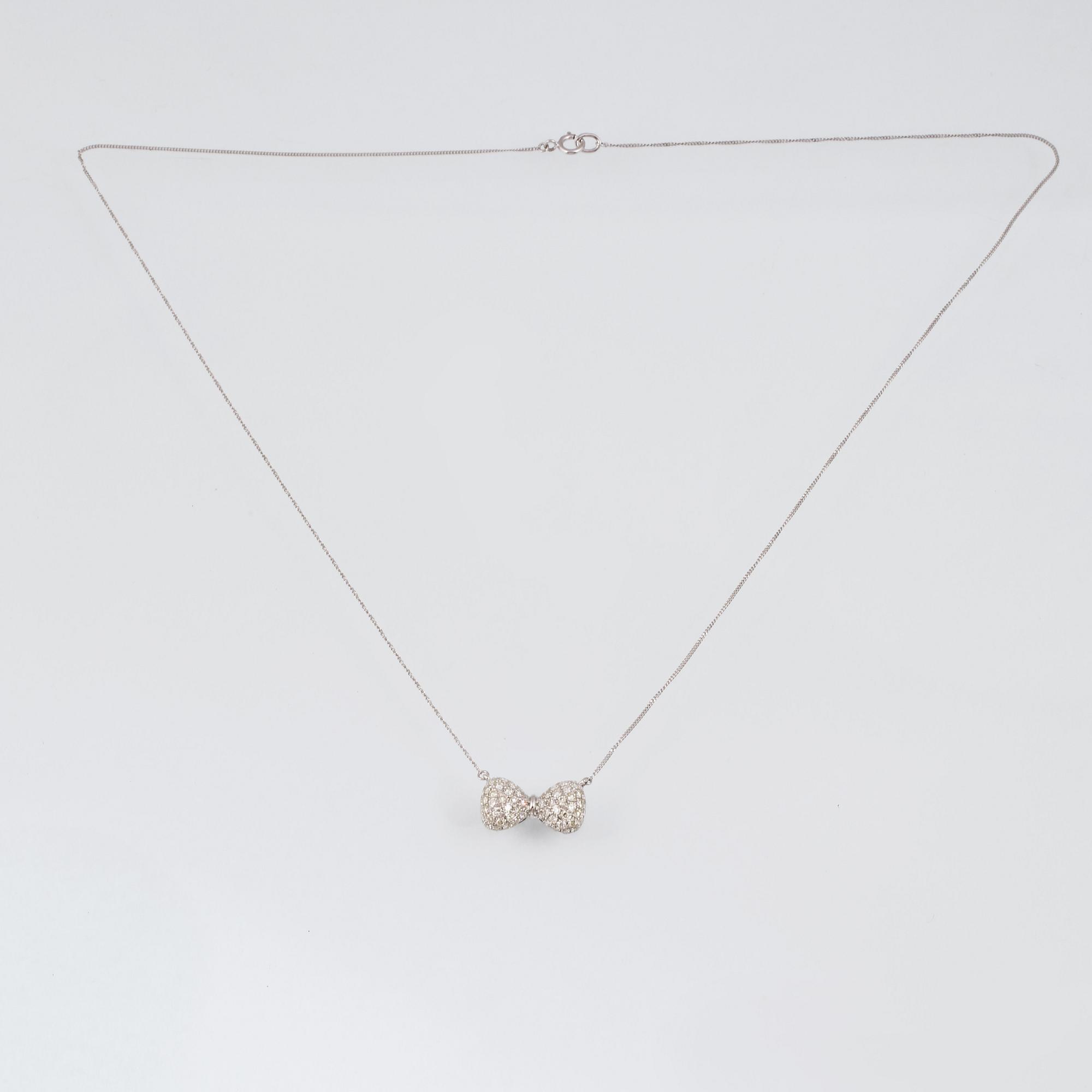 COLLIER, 18K vitguld med briljantslipade diamanter ca 0.60 ct. Vikt 1,8 gram.