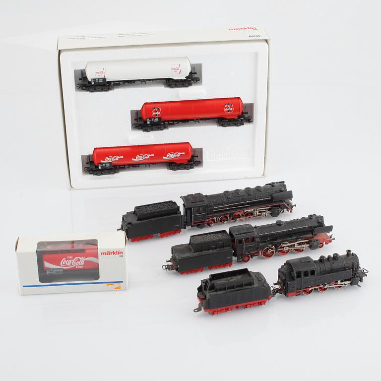 A set of 12 Märklin pieses from Germany from the 20th century.