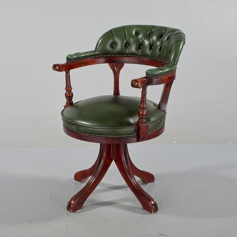 SKRIVBORDSSTOL, engelsk stil, 1900-talets andra hälft.