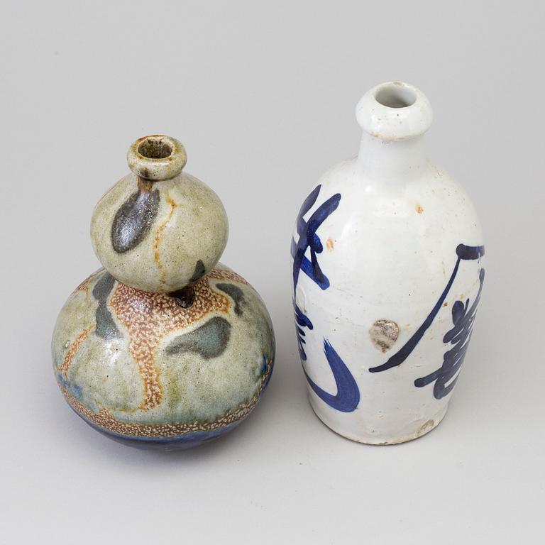 Two Japanese ceramic bottles, 20th century.