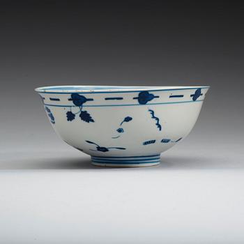 A blue and white bowl, Qing dynasty 19th century. Whit Kangxis six characters mark.