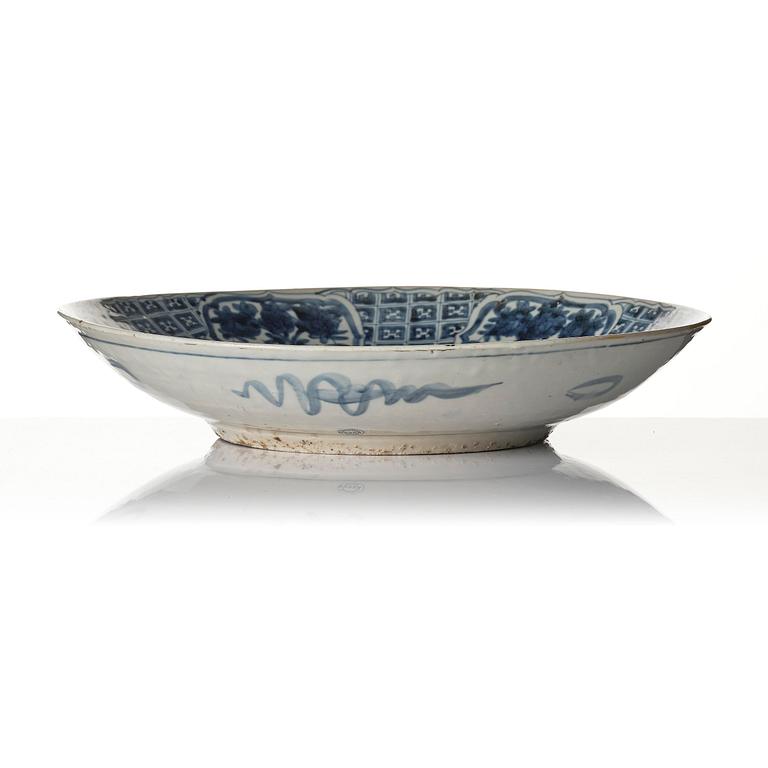 Fat, porslin. Swatow, Mingdynastin (1368-1644).