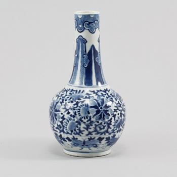 VAS, porslin, Kanxi-stil, Kina, 1900-tal.
