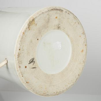 Ett par penselvaser omgjorda till bordslampor, porslin, Kina, 1900-tal.