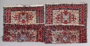 MATTOR, 2 st, Soumak. 153 x 110 och 143 x 108 cm.