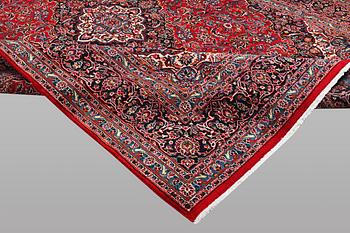 A carpet, Kashan, ca 389 x 300 cm.