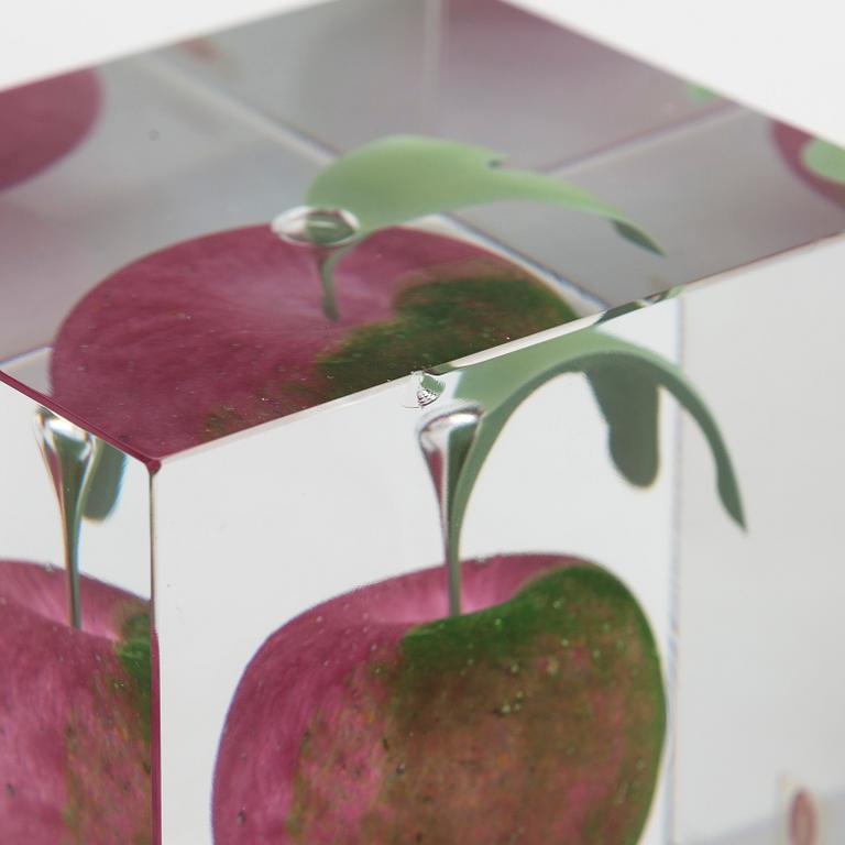 Oiva Toikka, a glass cube, signed Oiva Toikka Nuutajärvi 1995, 170/500.