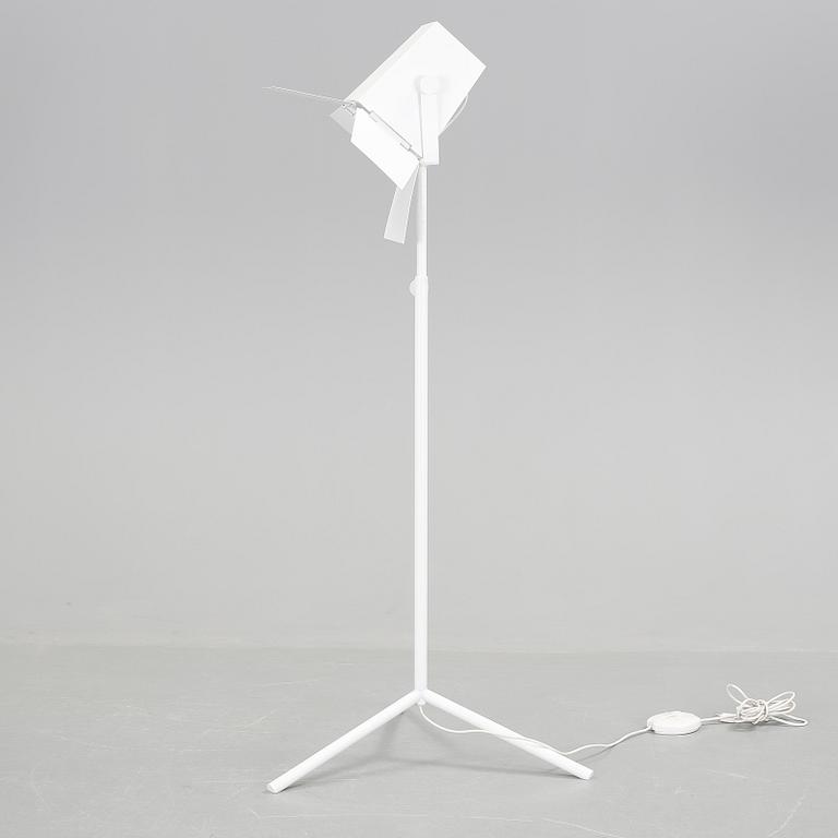 GOLVLAMPA, "Foto", Thomas Bernstrand and Mattias Ståhlbom för Zero.